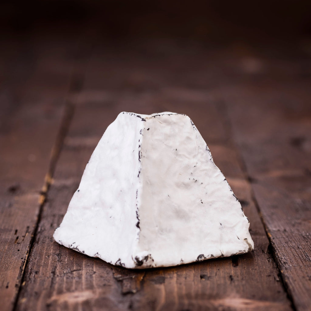 Cnoc Dubh Goat's Cheese Pyramid, Pasteurised